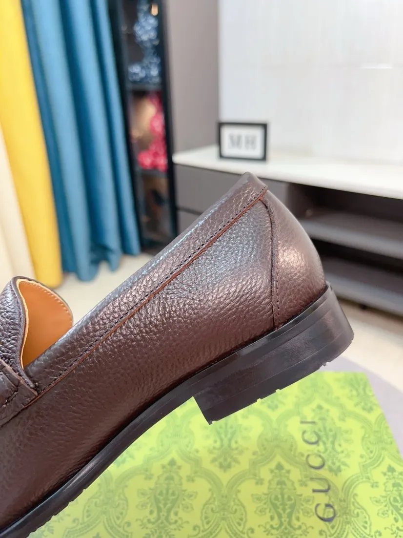 Men's shoes 💰500🌹🌹Niuli [GUCCI Gucci] A new style of formal men's leather shoes is coming~ The original quality upper is made of patent leather imported from Italy, the leather is soft and delicate, comfortable and soft first-layer cowhide lining, rubber wear-resistant outsole, the shoe shape is dignified and domineering, and the luxury charm cannot be concealed! The natural and free nouveau riche leads the trend. Code number: 38-44